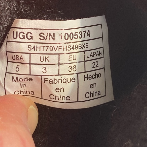 UGG Sutter kids in size 5 youth US - Picture 4 of 4